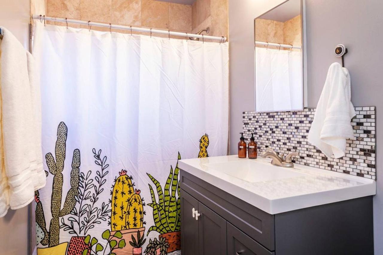 조슈아 트리 Made In The Shade - Central, Hot Tub, Ac, Sleeps 8 빌라 외부 사진